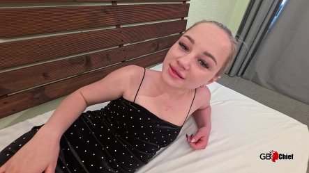 Step-daughter Tries to Seduce Step-dad small screenshot