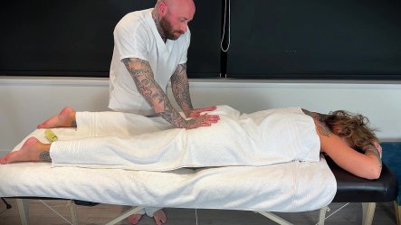 Intimate Oily Massage Turns Sexy small screenshot