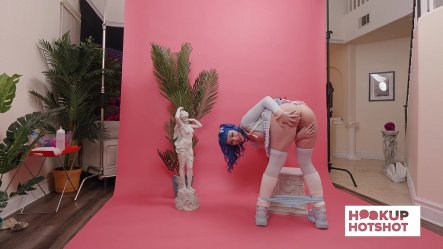 Bts - Jewelz Blu Shows Off Curves In a Sensual Backstage Tease! small screenshot
